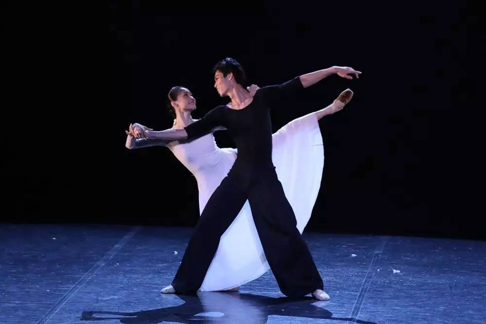 浪漫三月请你来舞蹈完整版,浪漫三月桃花红形体舞