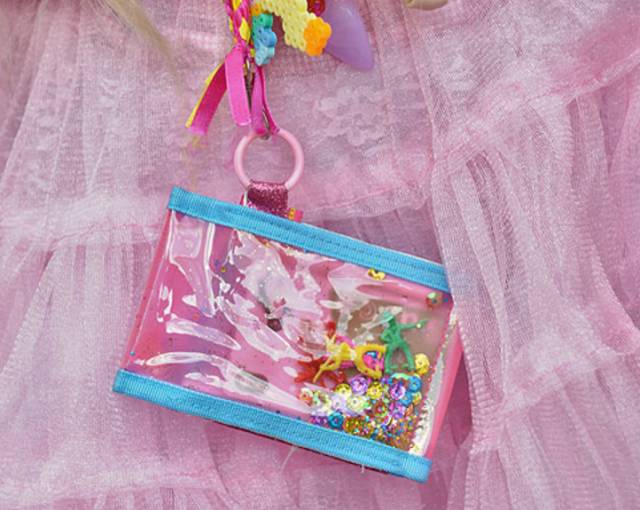 同事看到我就哈哈大笑,同事问我为什么对着屏幕发呆