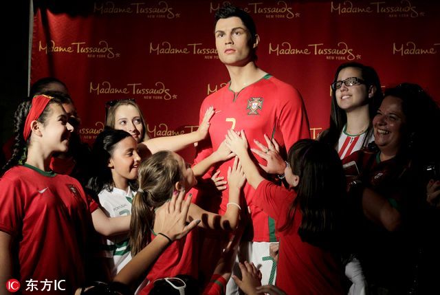 c罗蜡像在纽约时代广场揭幕,c罗雕像蜡像效果图