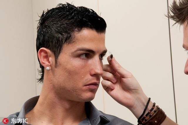 c罗蜡像在纽约时代广场揭幕,c罗雕像蜡像效果图