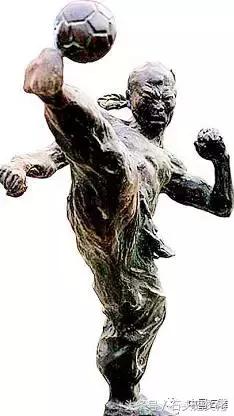 中国足球把球轰进自家球门,最强足球爆射