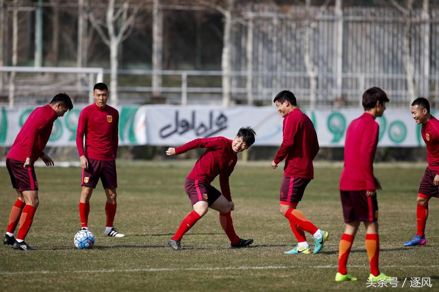 “菜地”球场接待国足！亚洲第一也惧怕中国队？