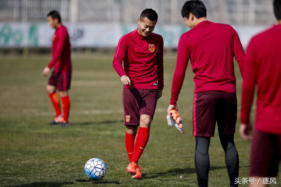 “菜地”球场接待国足！亚洲第一也惧怕中国队？