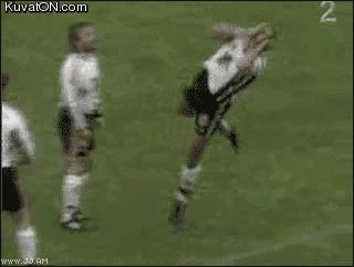 足球搞笑gif门将,足球过人搞笑集锦gif