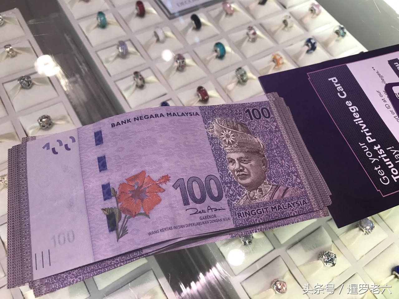 吉隆坡双子座买潘多拉手链，不买媳妇不高兴，两千就这么花掉了！