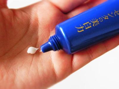 自然堂弹嫩紧致抗皱眼霜适合年龄,六胜肽淡化细纹眼霜适合什么年龄