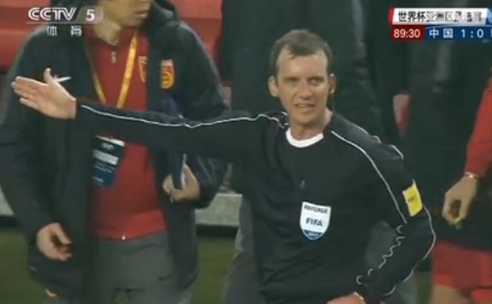 中韩争议判罚,中韩大战裁判判罚惹争议