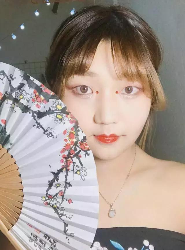 网红美妆博主沉浸式化妆 (best美妆博主)