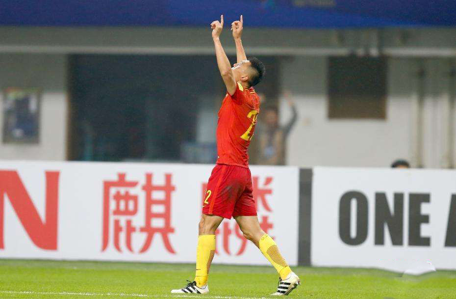 让我流下眼泪的不止昨夜的酒,让我流下眼泪的不止是昨夜的酒