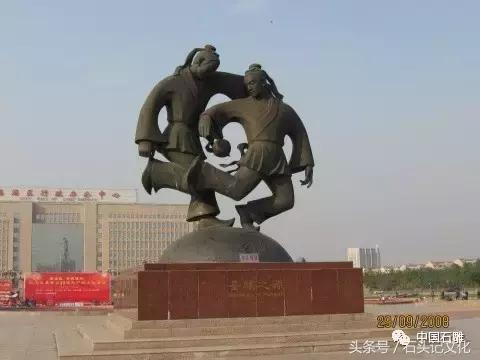 中国足球把球轰进自家球门,最强足球爆射