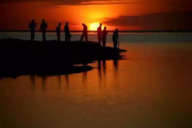 兄弟，听说你要移防到艰苦地区了