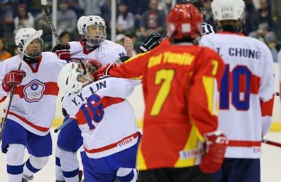 中国冰球队员打韩国队员后续,中国冰球队揍对手