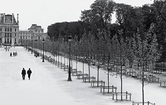 海明威：这是我们贫穷却幸福时的巴黎