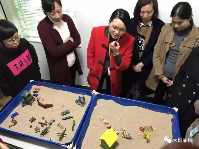 沙盘游戏如何培养孩子的安全感,沙盘游戏读懂孩子心理