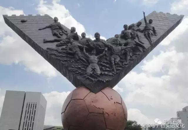 中国足球把球轰进自家球门,最强足球爆射