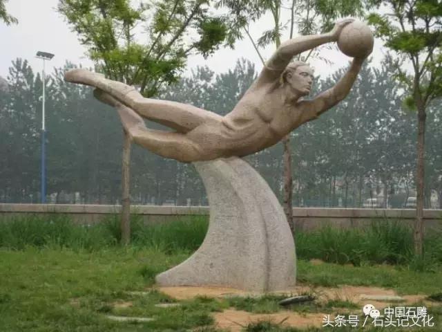 中国足球把球轰进自家球门,最强足球爆射