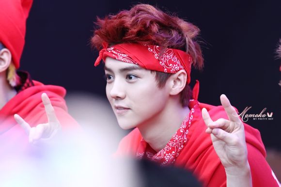 如果奇迹有颜色，那一定是中国红！小鲜肉超爱的那一抹红