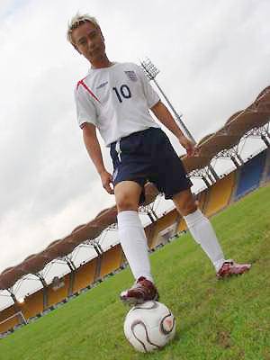 国足中韩长沙告捷,国足比赛张艺兴领唱