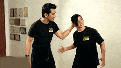 女人在被掐脖子时候如何防身,女子被歹徒掐脖子险些致命