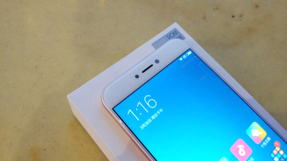 这是一部真小米手机，又轻又薄的小米手机5c