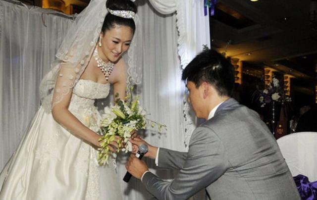 雅典奥运女排最美冠军喜得千金女排又有最快副攻接班人了？