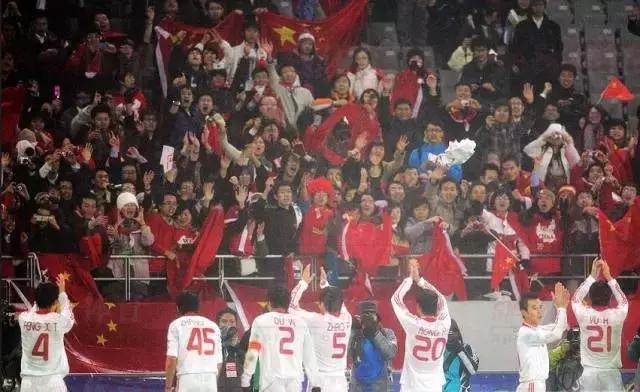 长沙国足1:0胜韩国队赛后,于大宝与韩国球员冲突