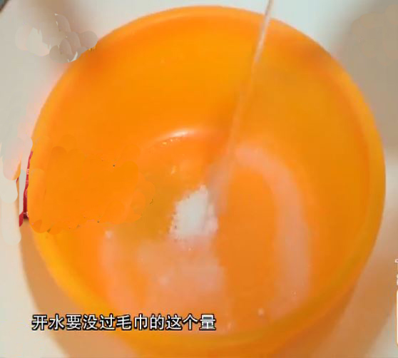 毛巾拧出来黄水怎么回事,使劲拧毛巾有白色的东西是什么