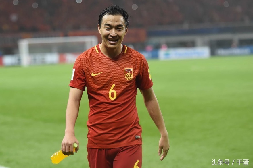 先赞冯潇霆纯爷们儿！然后论证他创造的场上位置新名称“自由卫”