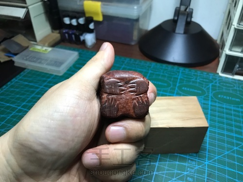 小叶紫檀木刻蟾蜍