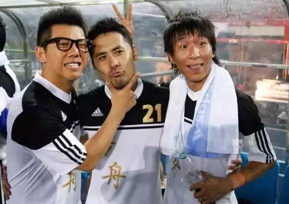 国足中韩长沙告捷,国足比赛张艺兴领唱