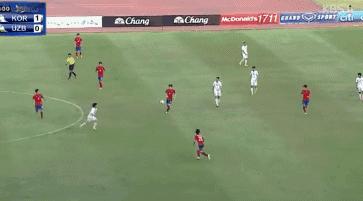 韩国足球恶意犯规飞踹,飞踢韩国拳手