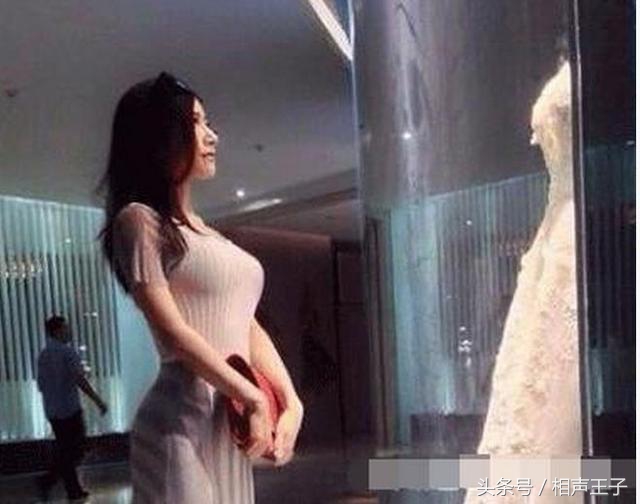 姑娘，别再抬脚了，整个车厢都弥漫着你臭袜子的味道