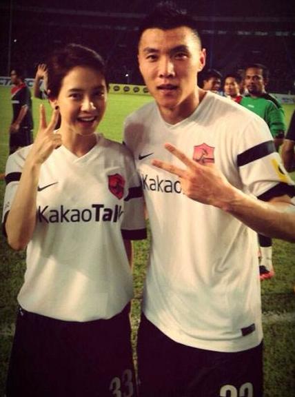 国足女明星球迷,国足女球迷欢呼