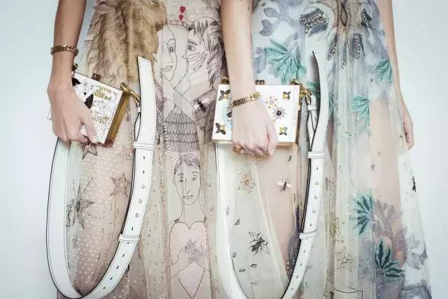 今年不用买包了，买一打肩带就行