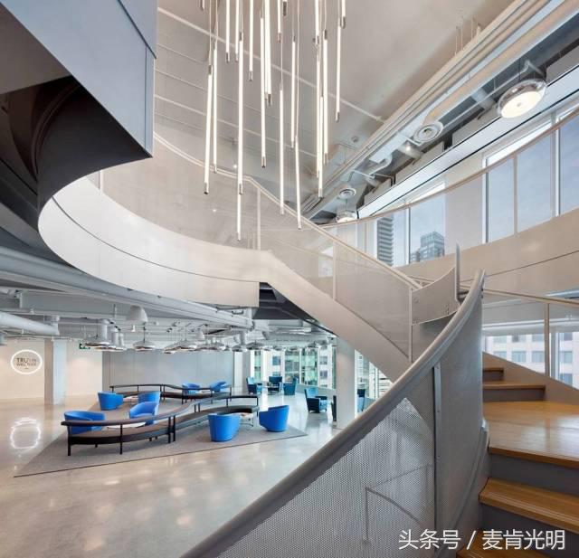 飞上天和太阳肩并肩,上天与太阳肩并肩的下一句