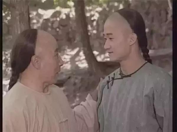 12岁武术冠军李连杰,李连杰和吴京在哪学的武术