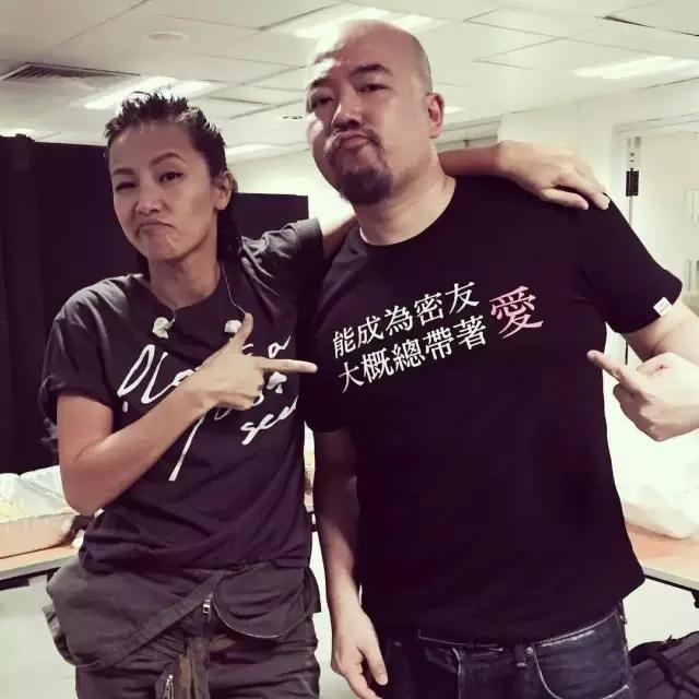 成军20年的*月天五**写满了我们青春，但他们做的潮牌真的丑爆了