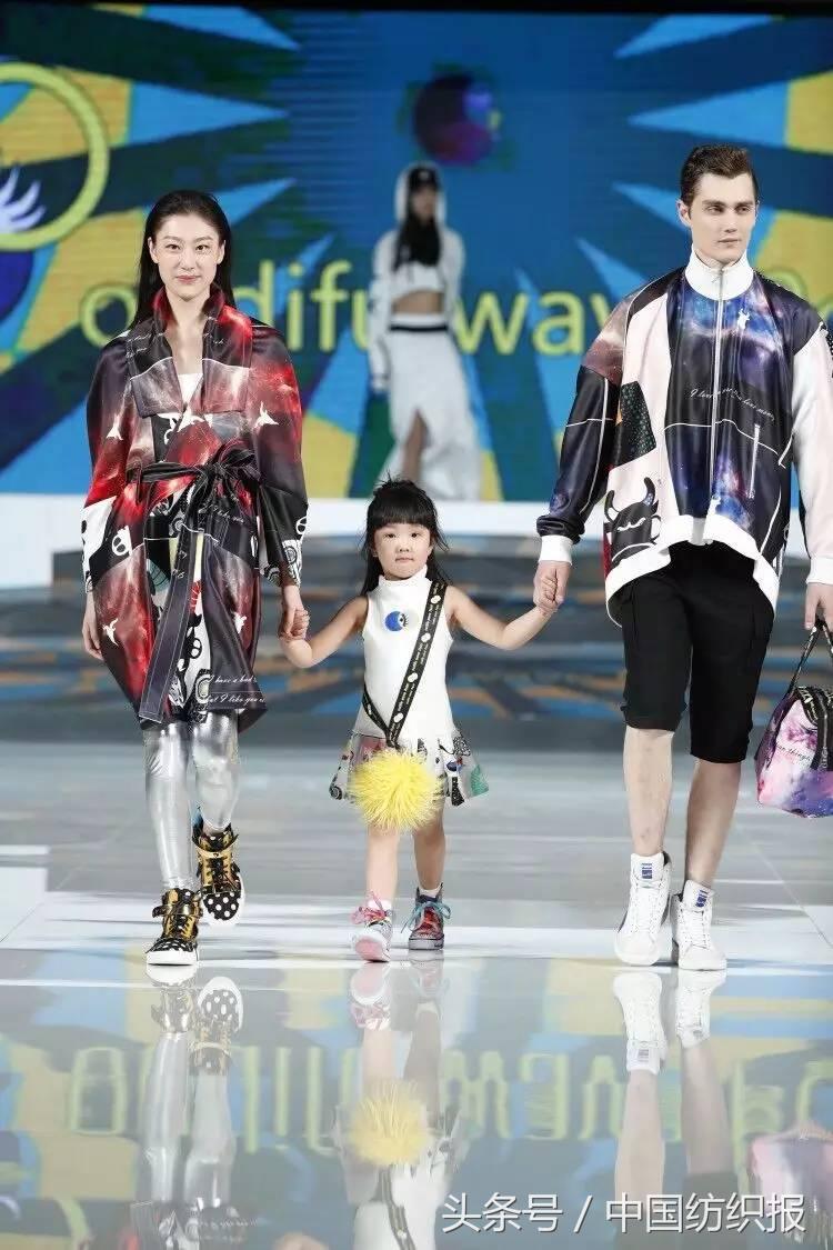 在复古的猜测中醒来，在超模的回忆中离去，在董力的一剑中沦陷