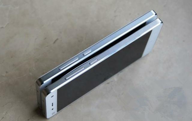 真机还是山寨机，这两款小米4你能分辨吗？