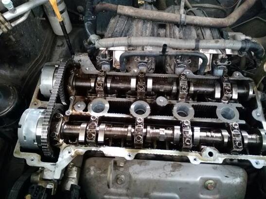 使用假机油对汽车有什么危害,假机油危害发动机的图片