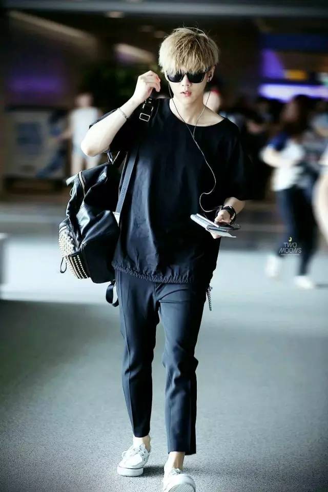 鹿晗真正的素颜照,鹿晗现在素颜照