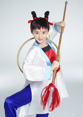 景甜自嘲体重超过50公斤,景甜直播间首秀霸屏