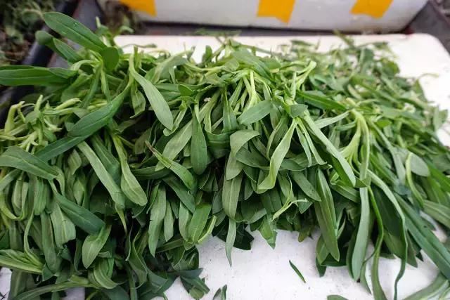 青岛市场火的小吃,最近很火的青岛菜