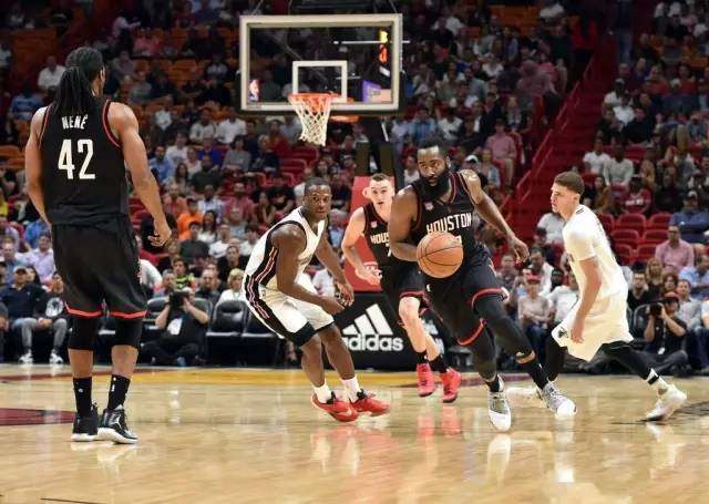 最强nba哈登招式教学,最强nba哈登假传上篮怎么触发