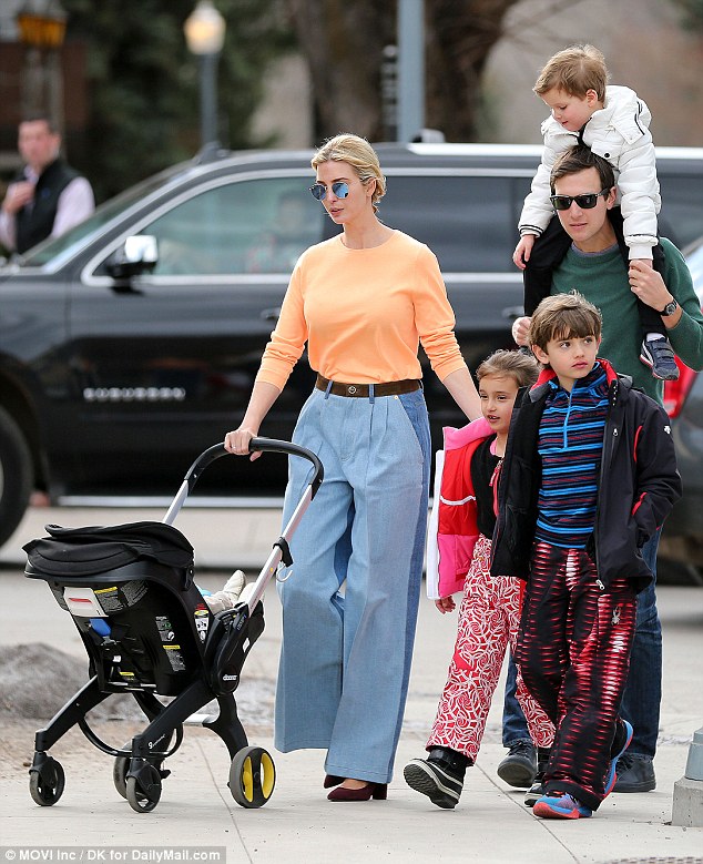 恶毒美媒体抓住伊凡卡川普的大屁股说事，怪只怪4千块的牛仔宽裤