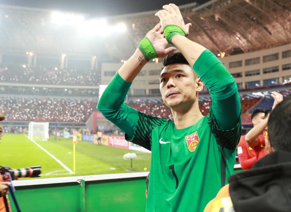 让我流下眼泪的不止昨夜的酒,让我流下眼泪的不止是昨夜的酒