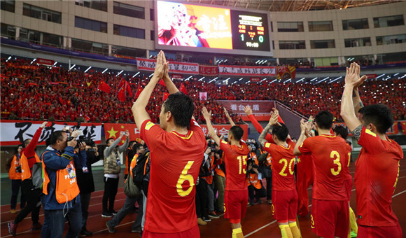 中国男足的告捷说明仅有拼搏和精神是不够的