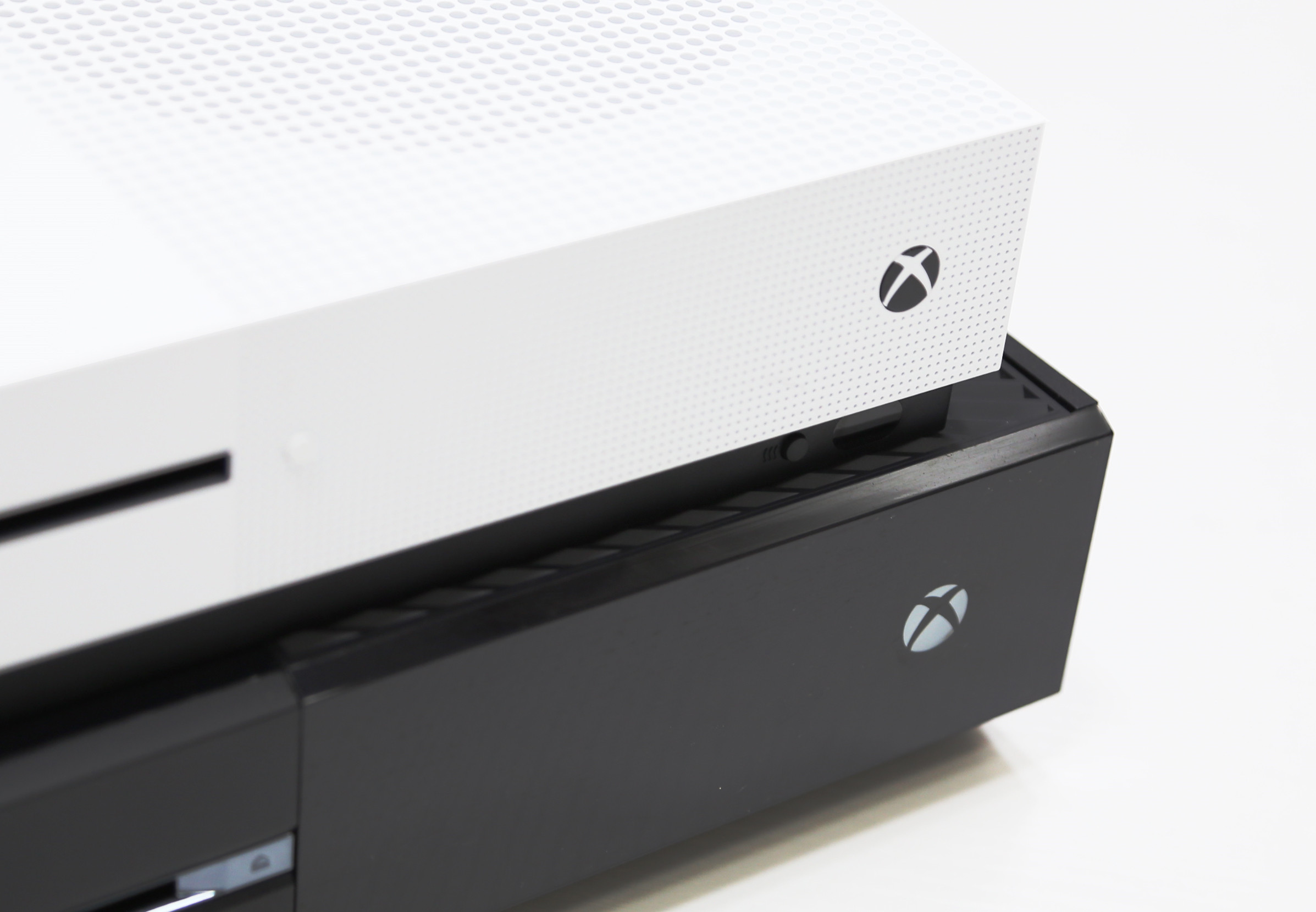 xboxones拆机没有撬棒,xboxones和x区别