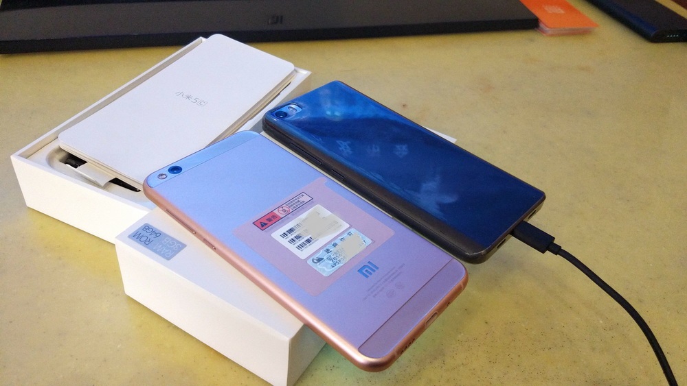 这是一部真小米手机，又轻又薄的小米手机5c