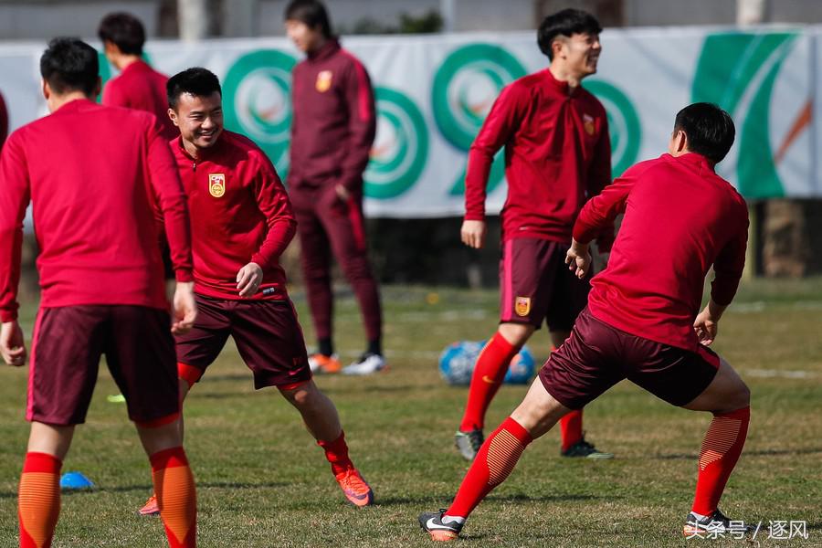 “菜地”球场接待国足！亚洲第一也惧怕中国队？